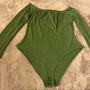 BOOHOO Ribbed Green Off Shoulder Body Suit